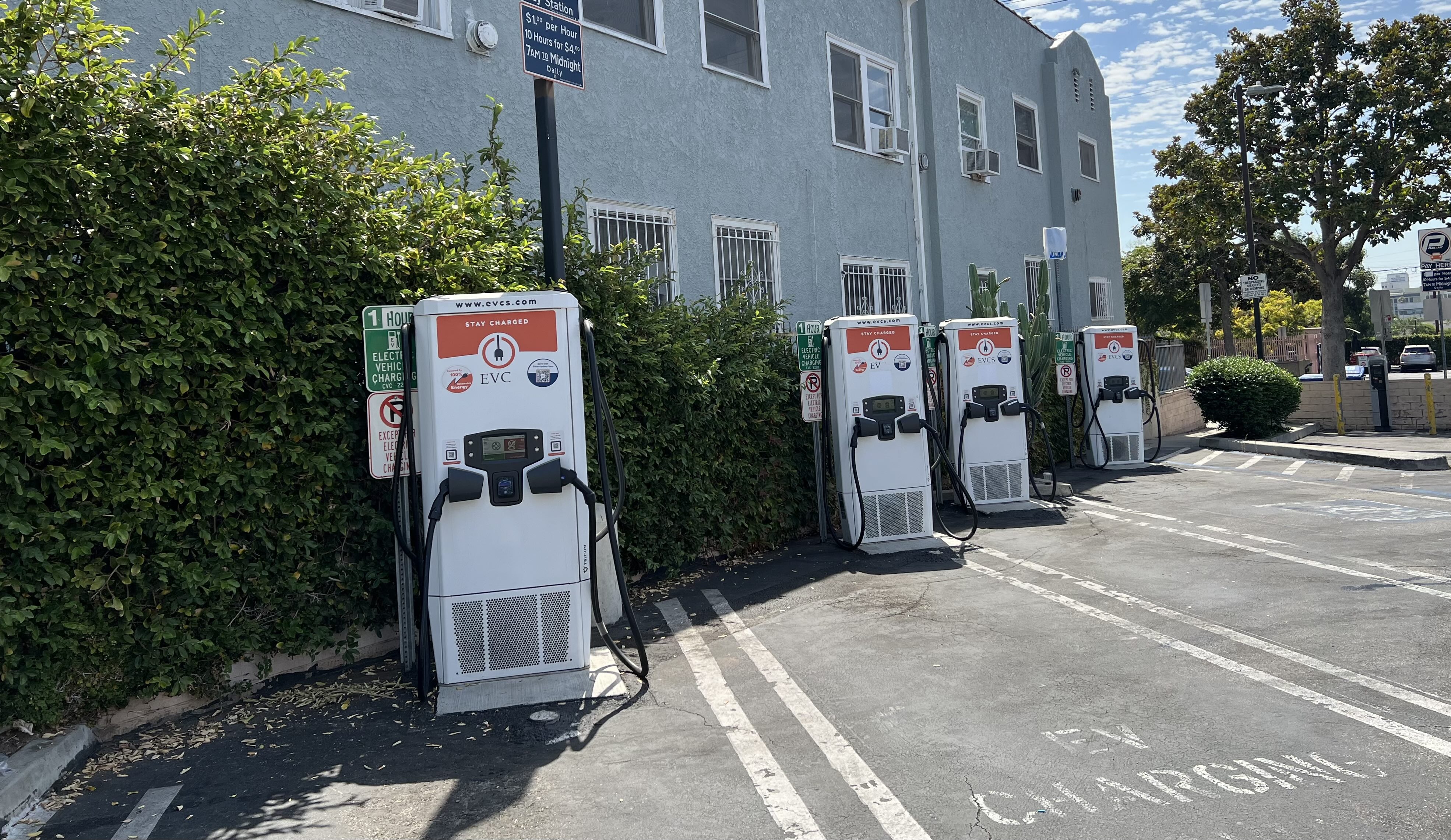 EV charging station at City of Los Angeles Lot 675