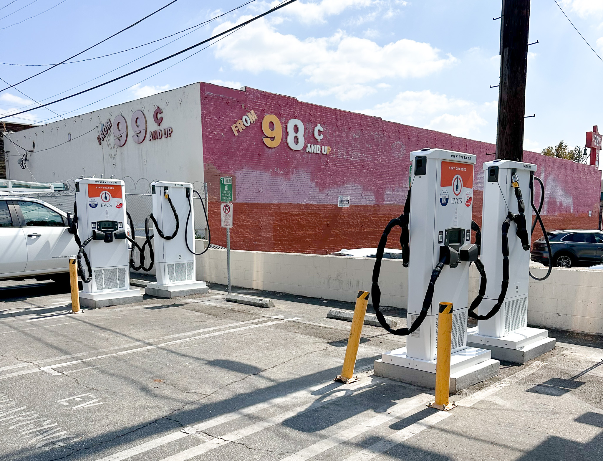 EV charging station at City of Los Angeles Lot 628
