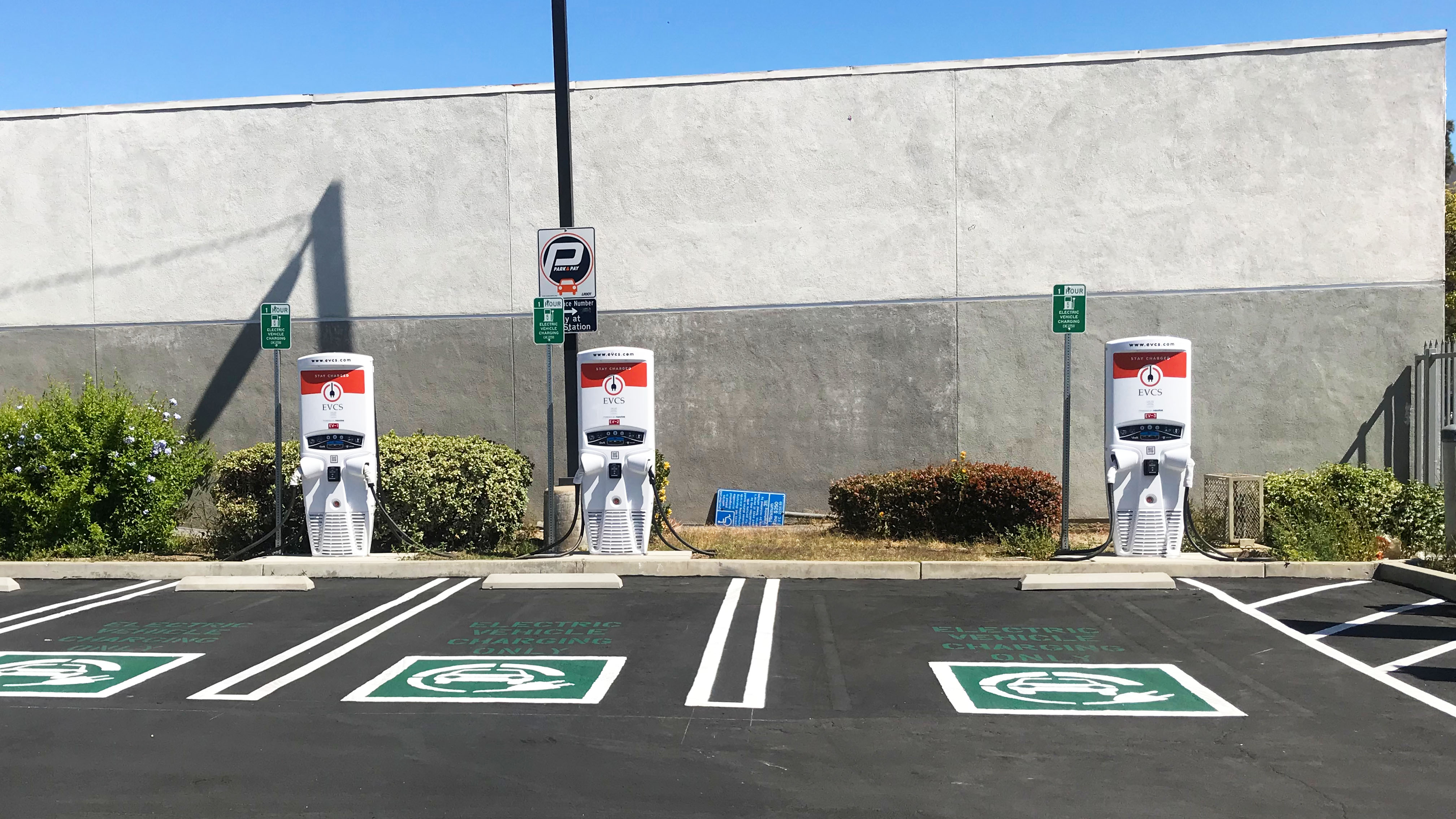 EV charging station at City of Los Angeles Lot 744