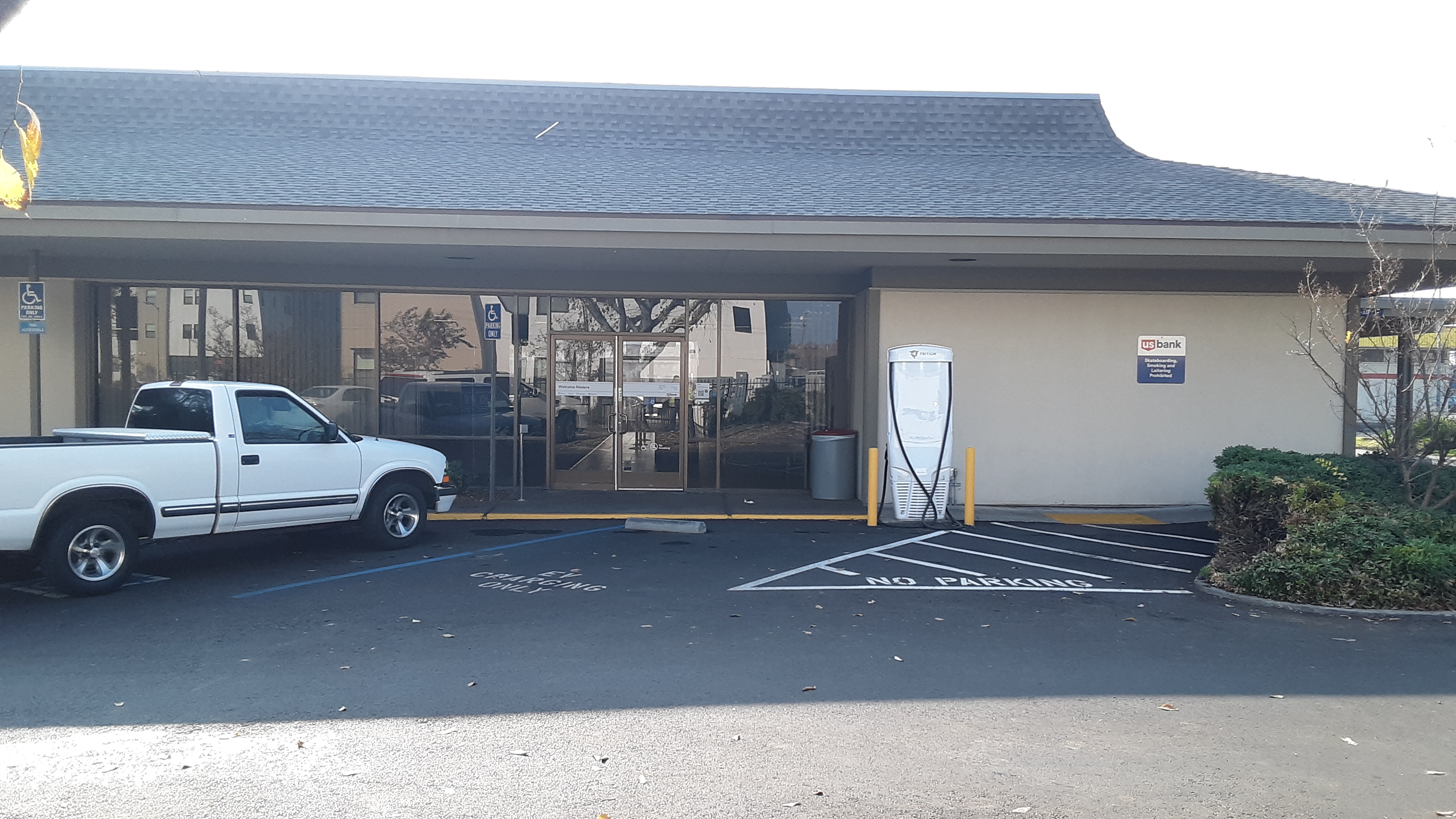 EV charging station at US Bank Madera